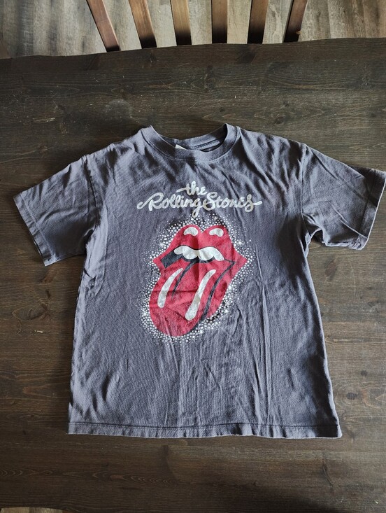 H&M Tops - 💐2/$25 H&M Gray Womens Short Sleeve Tee with Red Tongue Graphic, XS
